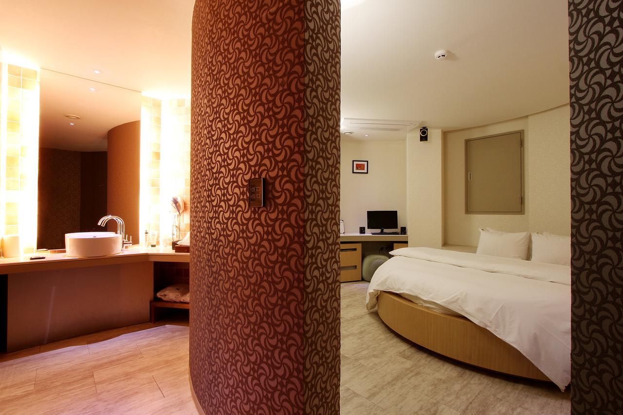 Uijeongbu Latree Hotel Bagian luar foto